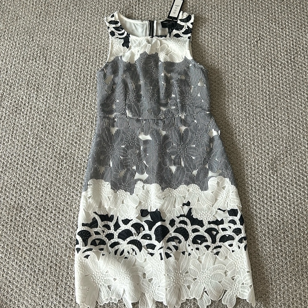 bNWT Romeo + Couture Sz Small Navy and White dress with under lining